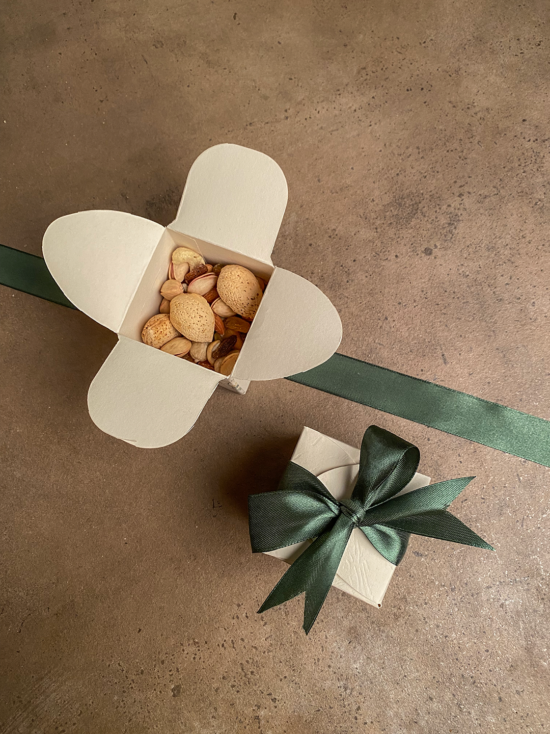 Bid Box - Ribbons and Bows (Green)