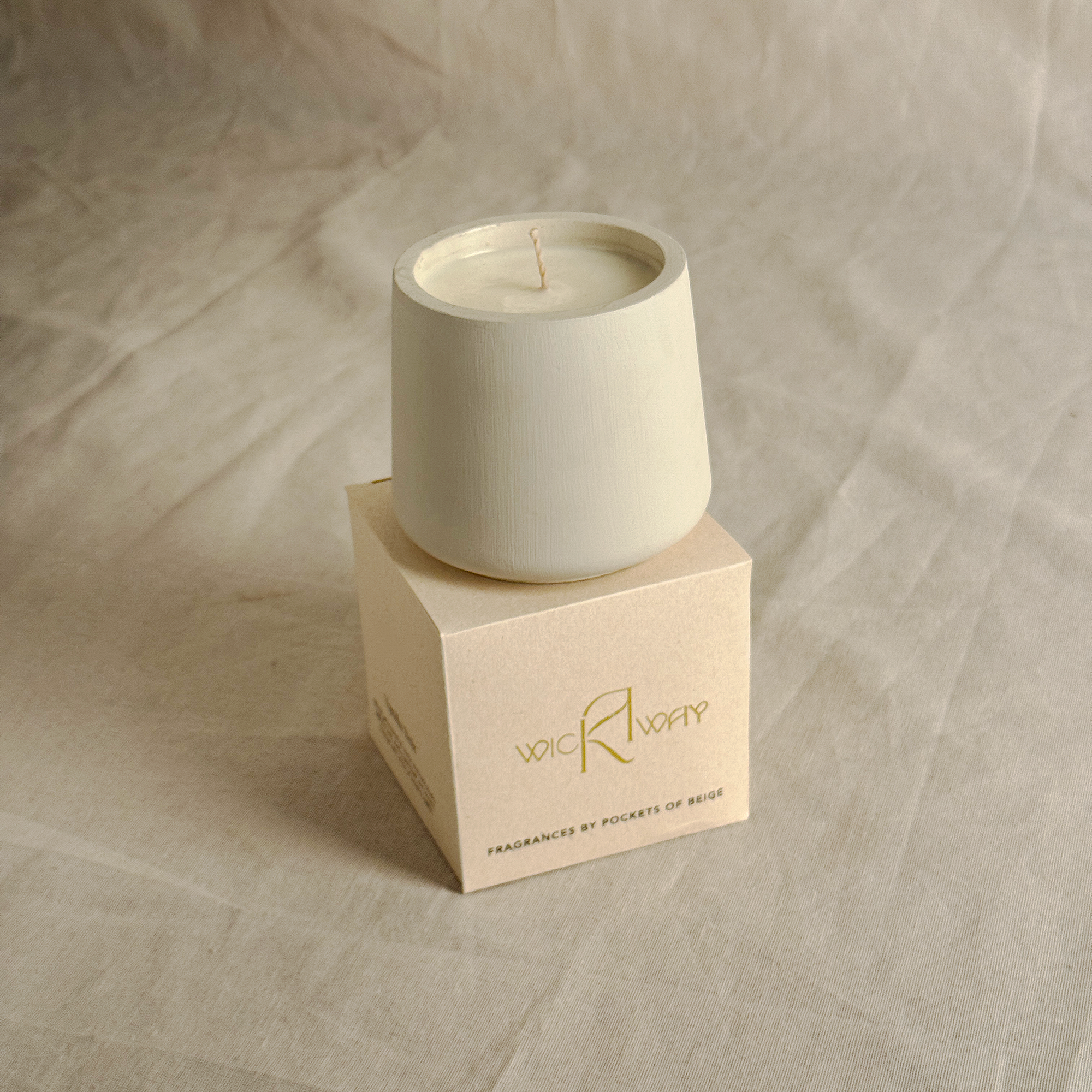 Soy Wax Scented Candle - Daffodils and Moss